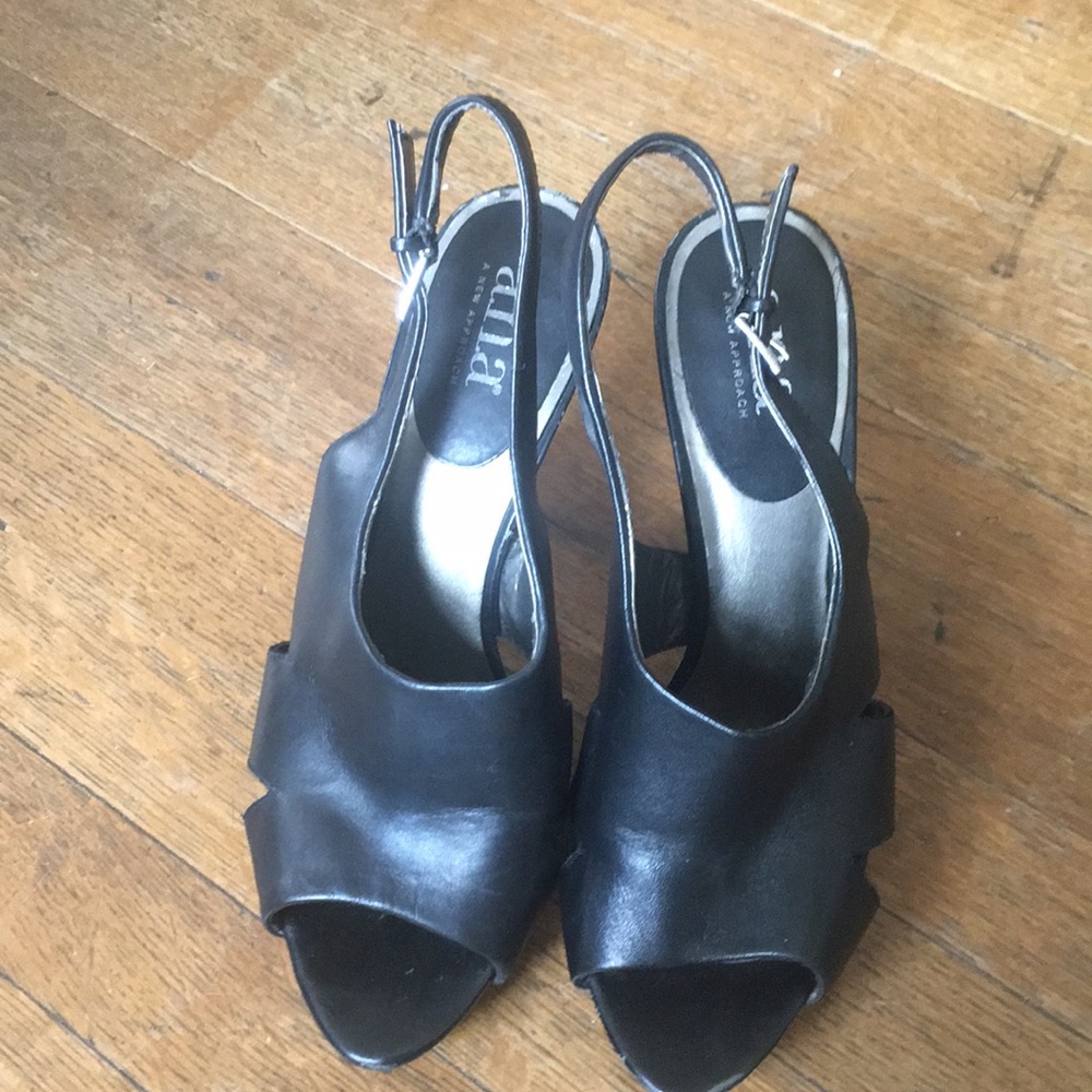 Black leather slim back by Anna